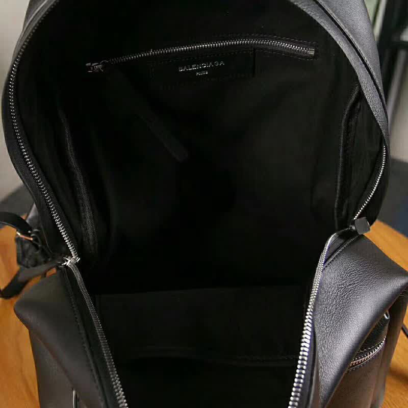 BALENCIAG巴黎世家 超暴款包包 摔紋牛皮 雙肩包 90638  BL1546